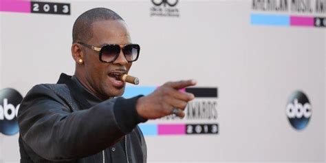 why does alleged sexual predator r kelly still have a career huffpost voices