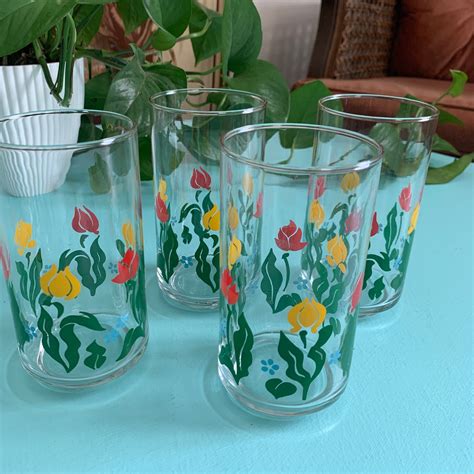 Vintage Tulip Drinking Glasses Set Of 4 Vintage Glassware Etsy