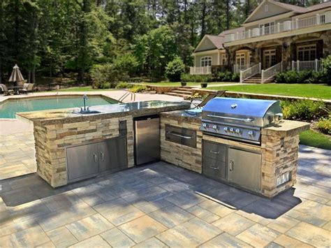 Beautiful L Shaped Outdoor Kitchen Island With Bull Components On