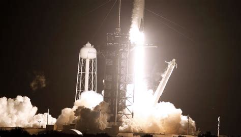 Spacex Sukses Luncurkan Crew 1 Ke Stasiun Luar Angkasa Internasional