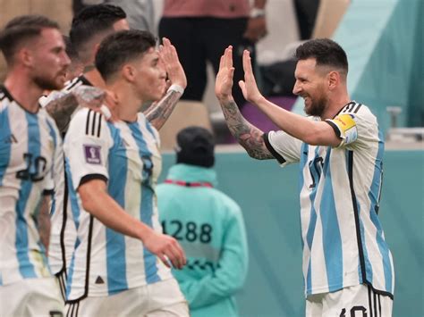 Messi Leads Argentina To World Cup Final In 3 0 Win Over Croatia Al Jazeera News Sendstory