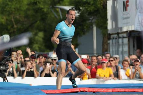 En effet, depuis 2008, anaïs poumarat partage les bons et les moins bons moments de renaud lavillenie. Review: Renaud Lavillenie gets hitched, marries Anais ...