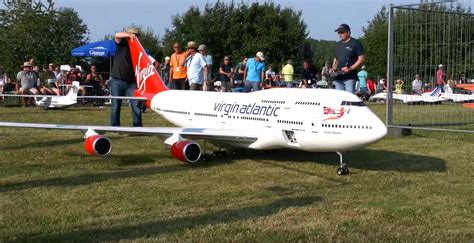 Watch The Worlds Largest Boeing 747 Rc Flying Model —
