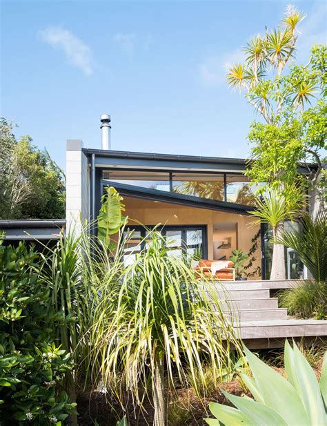 This Modern Cottage On Waiheke Island Is Filled With Fresh Christmas