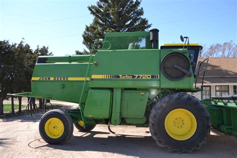 High Auction Prices On 30 Year Old John Deere 7720 Combines