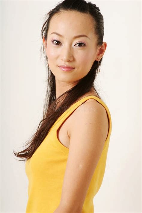 Schöne Und Sexy Chinesische Frau Die Beine Isoliert Weißen Hintergrund Posiert Stockbild Bild