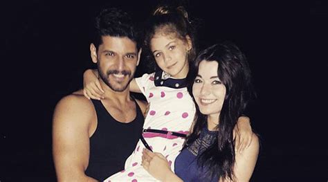 Live on instagram gülçin tunçok & emre kivilcim (1/2) 08.02.17. Bagai Keluarga Bahagia, Emre Kivilcim Pamer Foto Bareng ...