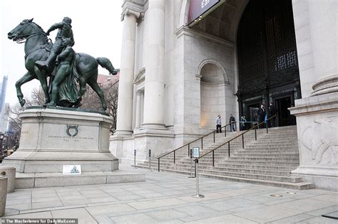 Ghost Town Nyc Big Apple S Streets Are Deserted Due To Coronavirus Outbreak Daily Mail Online