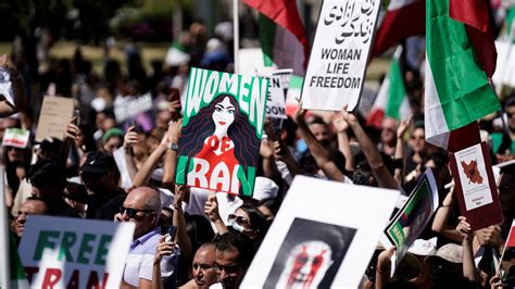 Proteste Im Iran Wo Bleibt Die Solidarität Der Us Promis Tagesschaude