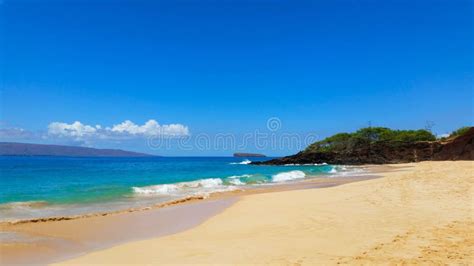 Ocean Beach Scene Maui Hawaii Stock Photo Image Of Clouds