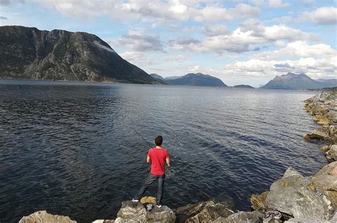 Vor allem städter schwärmen nach der zeit im norwegen ferienhaus immer wieder von den einmaligen erlebnissen und abenteuern in der natur. Norwegen Haus Am Fjord Mieten - Heimidee
