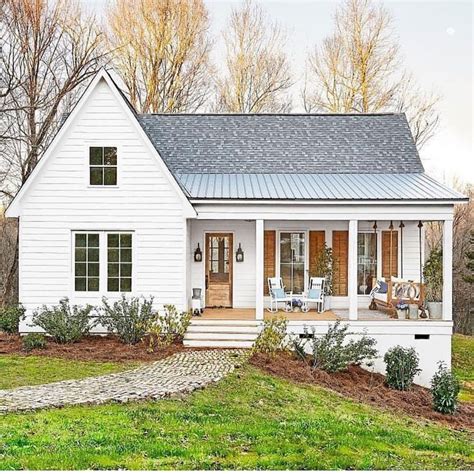 Each one purposely designed to admit enough natural light so there's no need for. Nice 90 Incredible Modern Farmhouse Exterior Design Ideas ...