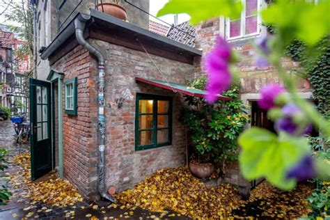 Eine immobilie am strom verspricht ein leben zwischen störchen und schwalben in ländlicher idylle. Fynn Kliemann kauft das kleinste Haus Deutschlands in Bremen