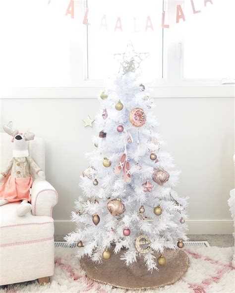 How To Make A White Christmas Tree The Centerpiece Of Your Holiday Decor Mini White Christmas