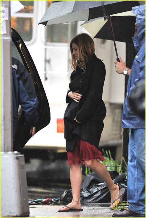 Jennifer Anistons Rainy Day Dash A Candid Moment On The Baster Set And Thoughts On A Friends