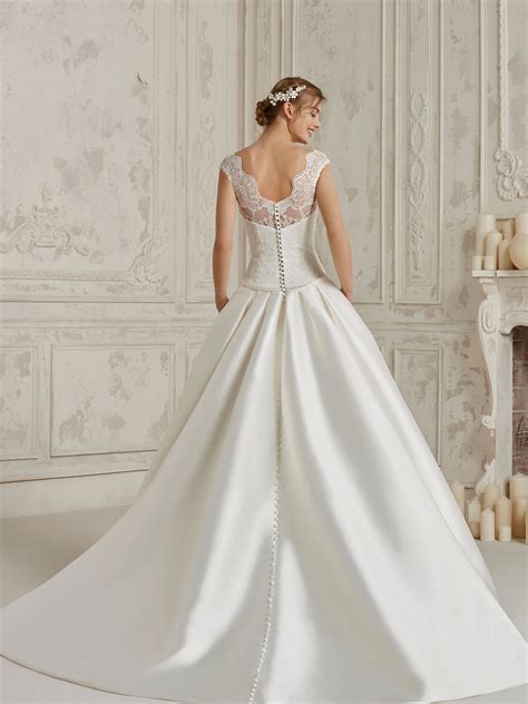 Pronovias Fall In Love With Your Perfect Wedding Dress