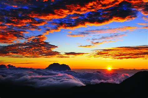 Make The Morning Pilgrimage To Watch The Sunrise From Haleakala