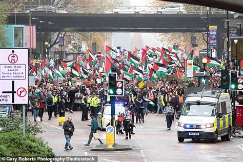 Now Pro Palestine Protesters Target Pret And Starbucks In Manchester