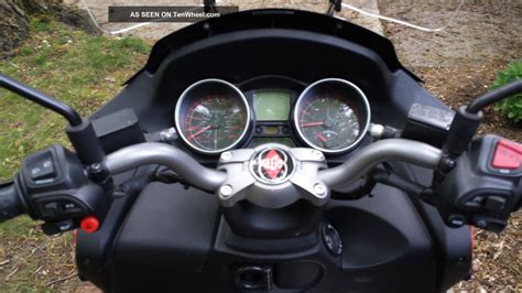 It lives up to its sporty name with its sleek matte black or red body, chrome detailing and the aggressive looking front grill. 2010 Piaggio Mp3 500cc Scooter / Motorcycle