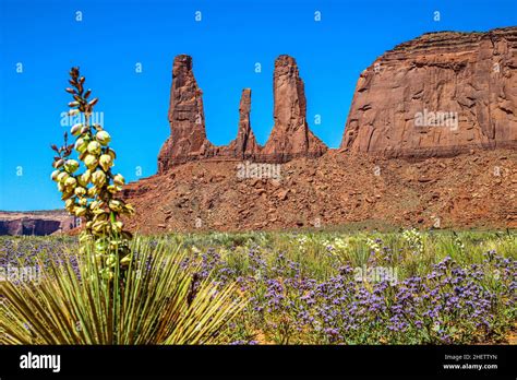 Scenic Butte In The Monument Valley Usa Stock Photo Alamy