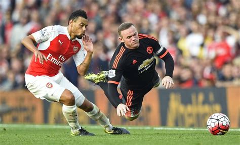 liverpool fires brendan rodgers sanchez leads arsenal over man u the globe and mail