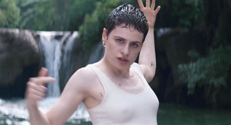 Clip Comme Si De Christine And The Queens Sun Burns Out