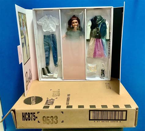 Barbie Signature Barbiestyle Fully Poseable Fashion Doll New