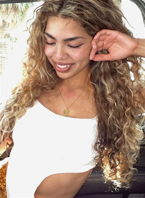 pin by fairuzzz on quick saves blonde curly hair highlights curly hair blonde highlights