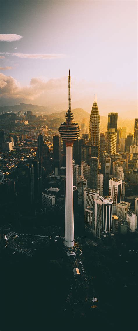 Şehir manzarasına sahip grandeur tower kuala lumpur by favspace, pavilion kuala lumpur'a yaklaşık 6 km mesafede fitness merkezi ve veranda içeren konaklama birimleri sunmaktadır. Kuala Lumpur Tower Vertical 21:9 Wallpaper | Ultrawide ...
