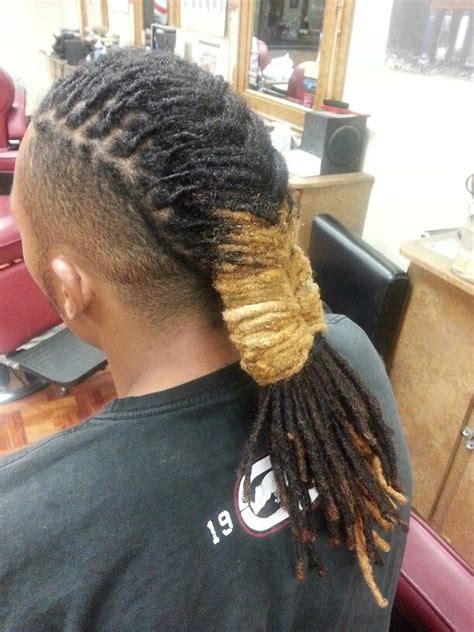 One of the most gorgeous ways to rock a protective style is with a crochet hairstyle. Locs by Sarah jaz fl | Locs hairstyles, Dreadlock ...