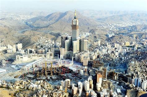 Situated in ajyad, makkah clock royal tower, a fairmont hotel is the perfect place to experience mecca and its surroundings. The Mega Hotels of Mecca | Amusing Planet
