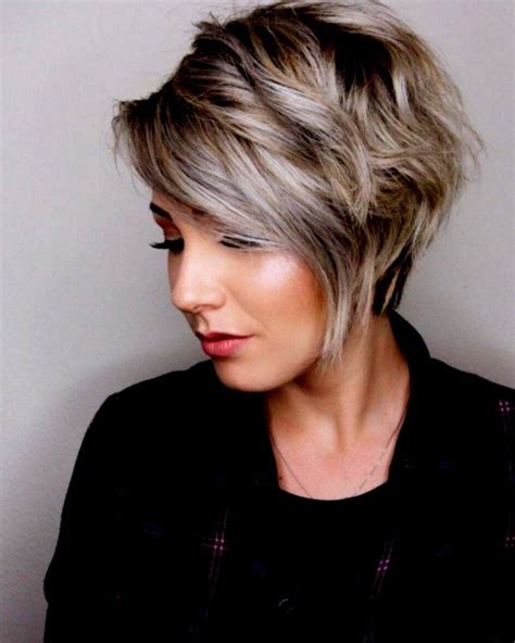 Getting your short style done. Perfect short pixie haircut hairstyle plus size women Round Faces Elegant Short H… in 2020 ...