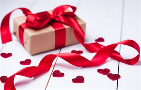 These useful gifts and gadgets from retailers like amazon and etsy include gift ideas like bluetooth speakers, veggie grow lamps, and breathable masks. 10 Great Gift Ideas for People With Inflammatory Illnesses ...