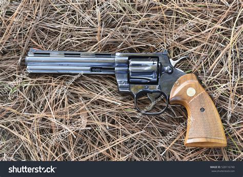357 Magnum Black Revolver Wood Handle Stok Fotoğrafı 528116740