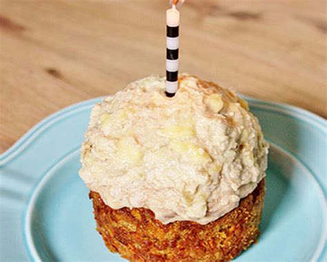 I had made dog treats in the past, but the dough was a pain to handle and i didn't really like the recipe. Homemade Dog Birthday Cake | UK Pets