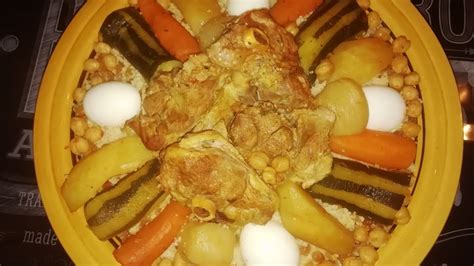 Use a fork to fluff the couscous and break up any clumps. ‫كسكس جزائري بمقادير مضبوطة 😋😋😋Couscous Algérien‬‎ - YouTube