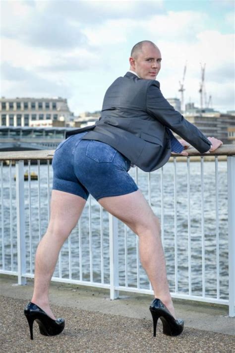 Dave From Moneysupermarket Is Twerking His Way Across London Metro News