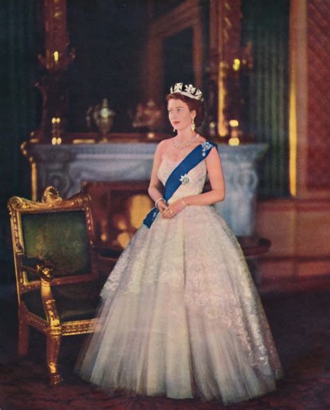 30 Fotos Se Cumplen 68 Años De La Coronación De La Reina Isabel Ii De