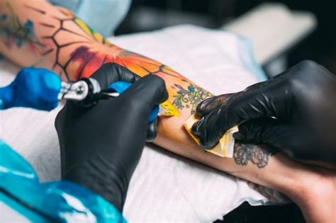 Saiba Como Se Tornar Um Tatuador Profissional