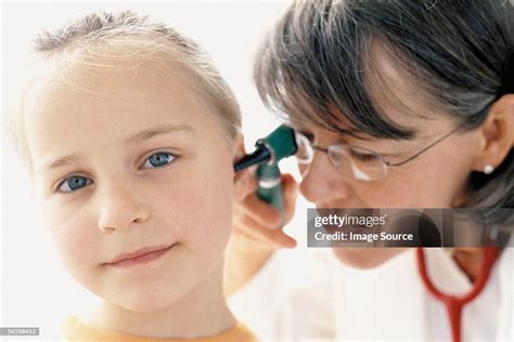 Girl Being Examined By Doctor Stock Foto Getty Images