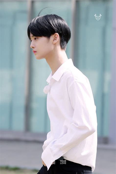 A topic that's close to my heart since wanna one is one of my. Wanna-One - Bae Jinyoung | ぺジニョン, ジニョン, 韓国 アイドル