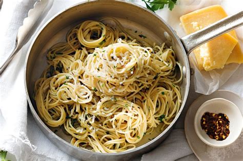 Resep spaghetti aglio olio klasik. 6 Resep Spaghetti Aglio Olio Mudah dan Enak