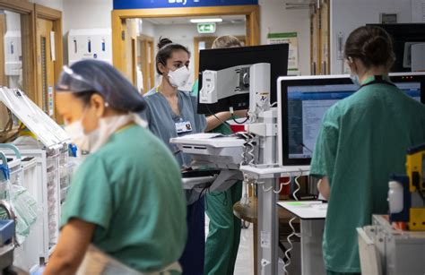 NHS Recruitment Drive Dubbed Futile Until Nurses Are Paid Fair Salary