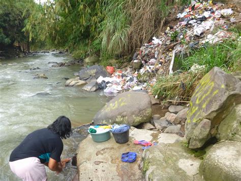 Gambar air terjun kartun hitam putih; Perilaku Membuang Sampah ke Sungai Masyarakat Bogor