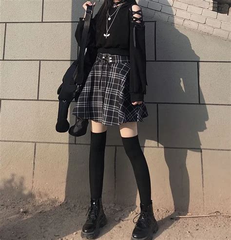 However, clothes that are vintage or retro in style receive the title of indie most often. plaid skirt aesthetic in 2020 | Aesthetic clothes, Fashion ...