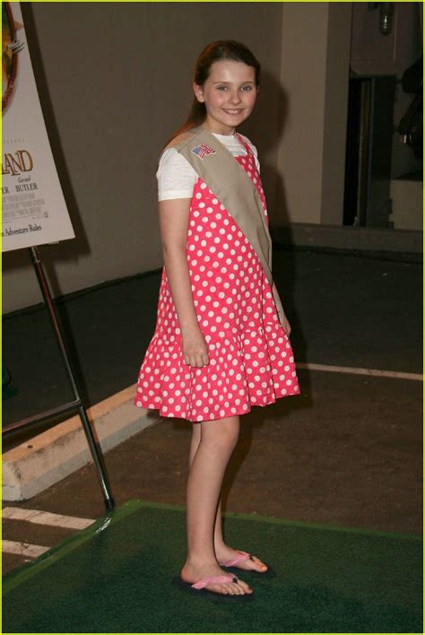 Abigail Breslin Enters Girl Scout Central Photo 1025211 Pictures