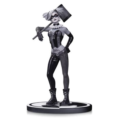 Batman Black And White Harley Quinn By Lee Bermejo Statue Dc