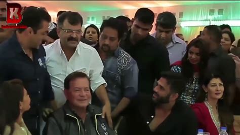 salman s ex girl friend sangeeta bijlani ignore s salman khan at baba siddiqui iftar party video