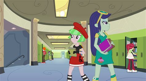 Image Students Walking Through Canterlot High Egpng My Little Pony