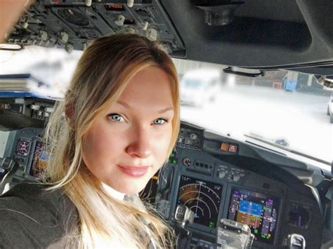 Ryanair Pilot Michelle Gooris Instagram Looks Better Than Most Travel Bloggers Metro News